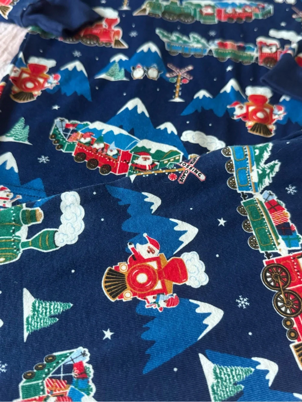 PJ Place Navy Holiday Santa Train Kids Pajama Set. EUC